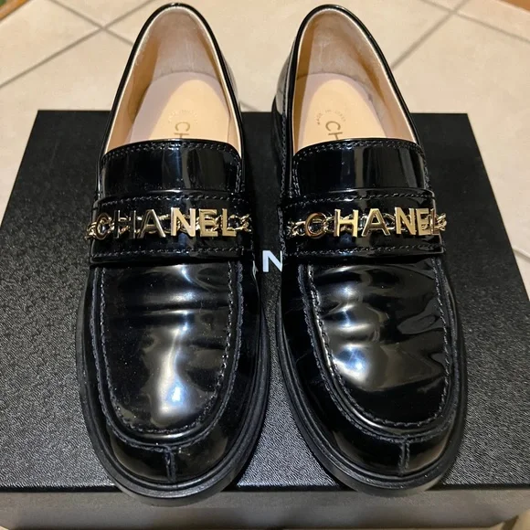 BLOGGERS FAV: CHANEL MOCCASINS LOAFERS IN BLACK - Picture 4 of 6